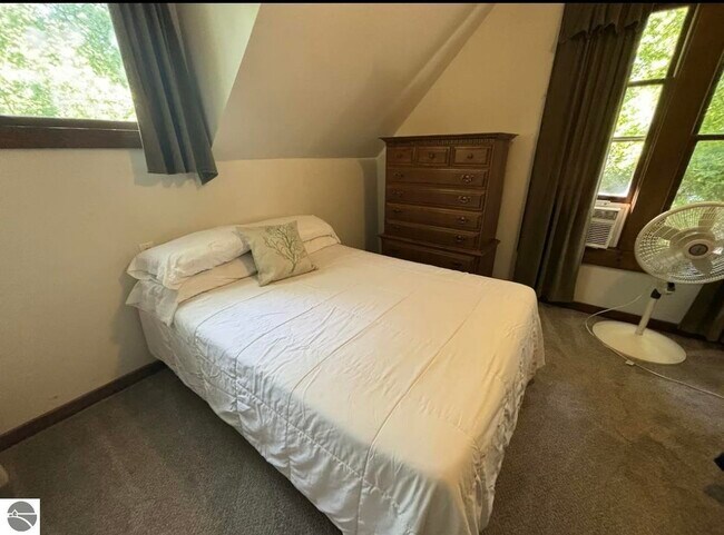 Building Photo - 855 E Front St