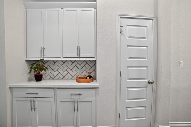 Building Photo - 1904 Woolsey Wy