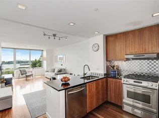 Building Photo - Stunning 2-Bed, 2-Bath Condo for rent
