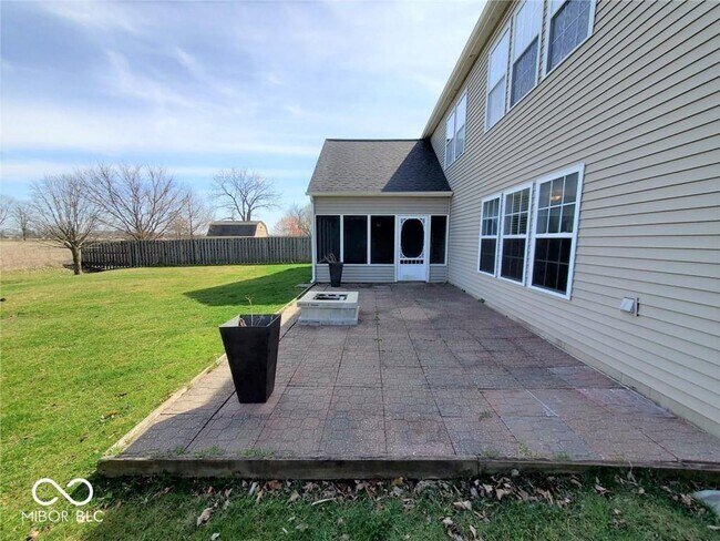 Building Photo - 5643 N Rockingham Ln