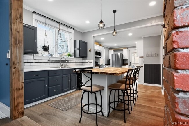 Building Photo - 8726 Point Ave