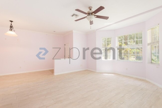 Building Photo - Unit