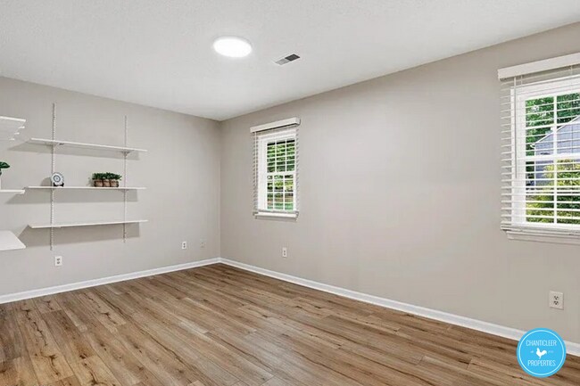 Building Photo - 5738-5733 3 Oaks Dr
