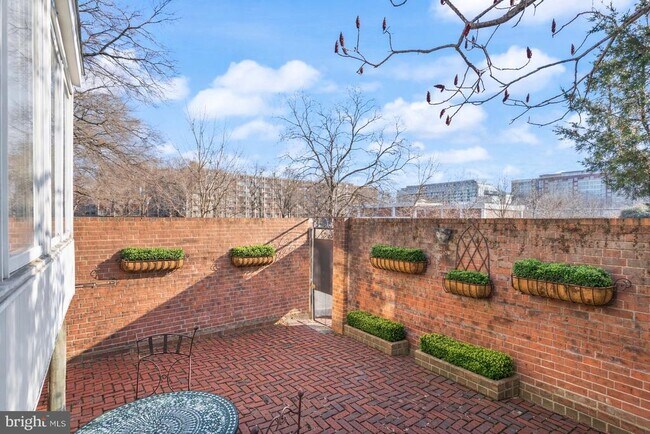 Building Photo - 500 G St SW