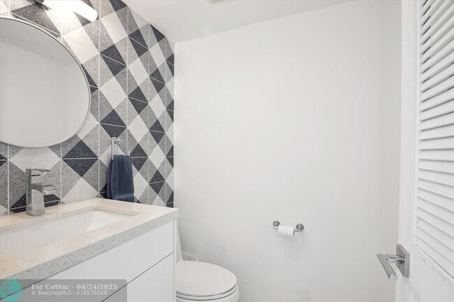 Building Photo - 3003 Terramar St