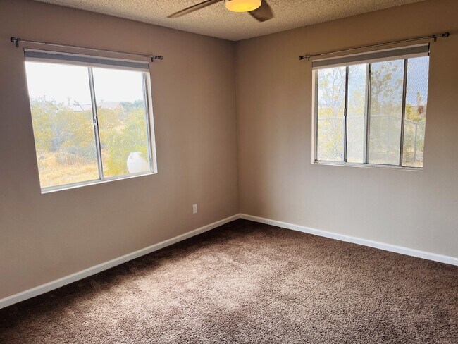 Building Photo - Charming 3-Bedroom with 2 Full Baths on th...
