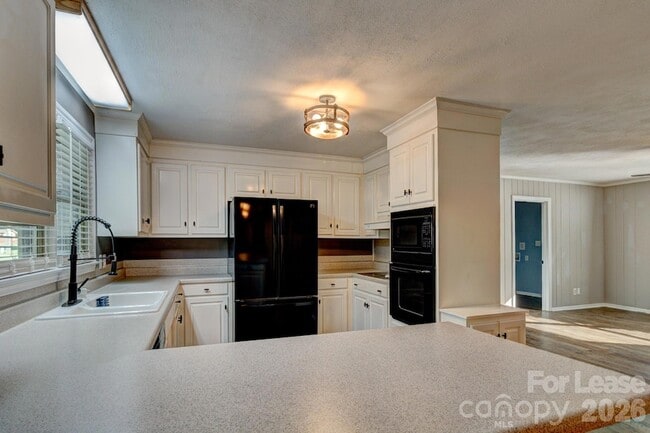 Building Photo - 1409 Delview Rd