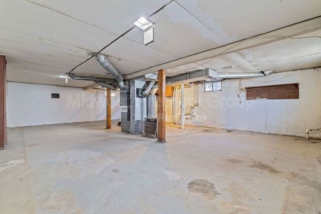 Building Photo - 405 Cameron Rd