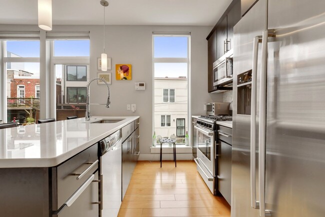 Building Photo - Lovely 2 BR/ 2 BA Condo in Adams Morgan!