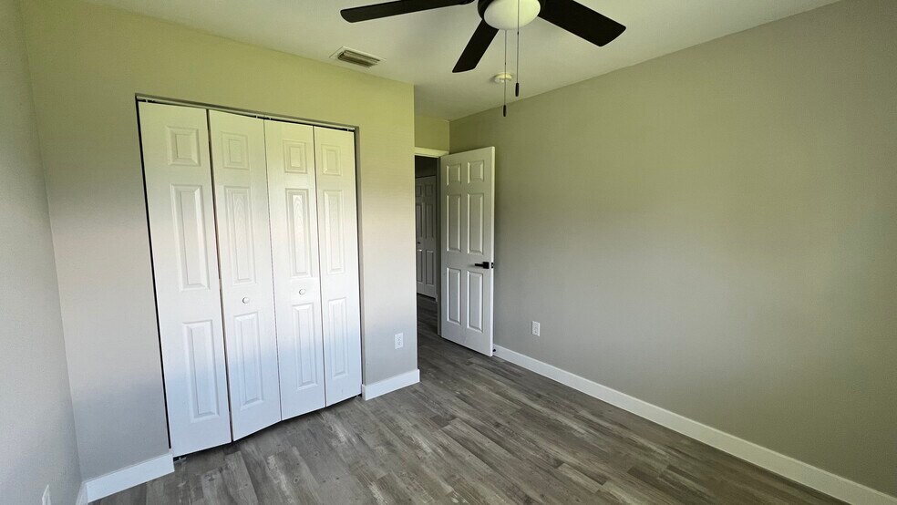 Building Photo - 2127 Towles St