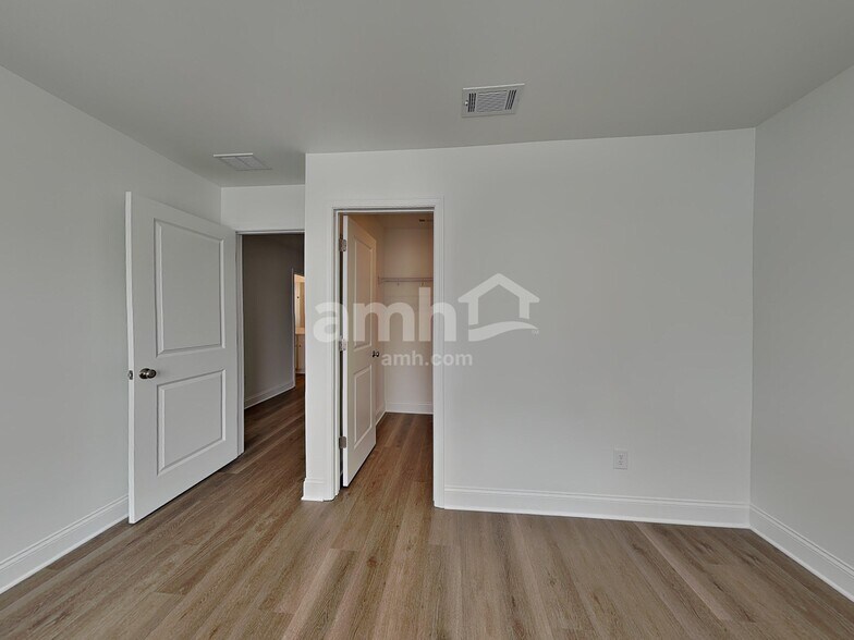 Building Photo - 425 Hickory Pointe Rd