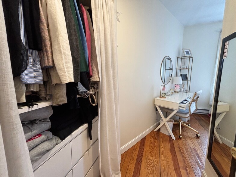 Building Photo - 8 Grove St