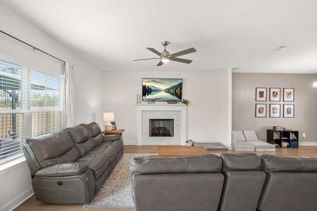 Building Photo - Like New Construction in Ludowici