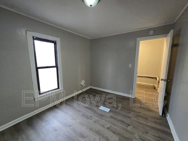 Building Photo - 214 Edwards St