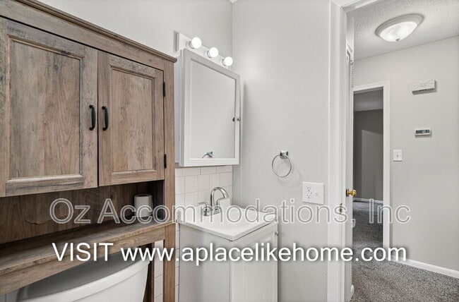 Building Photo - 1606 N 63 Pl