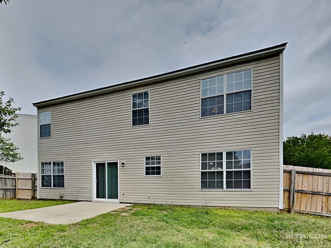 Building Photo - 208 Autumn Woods Dr