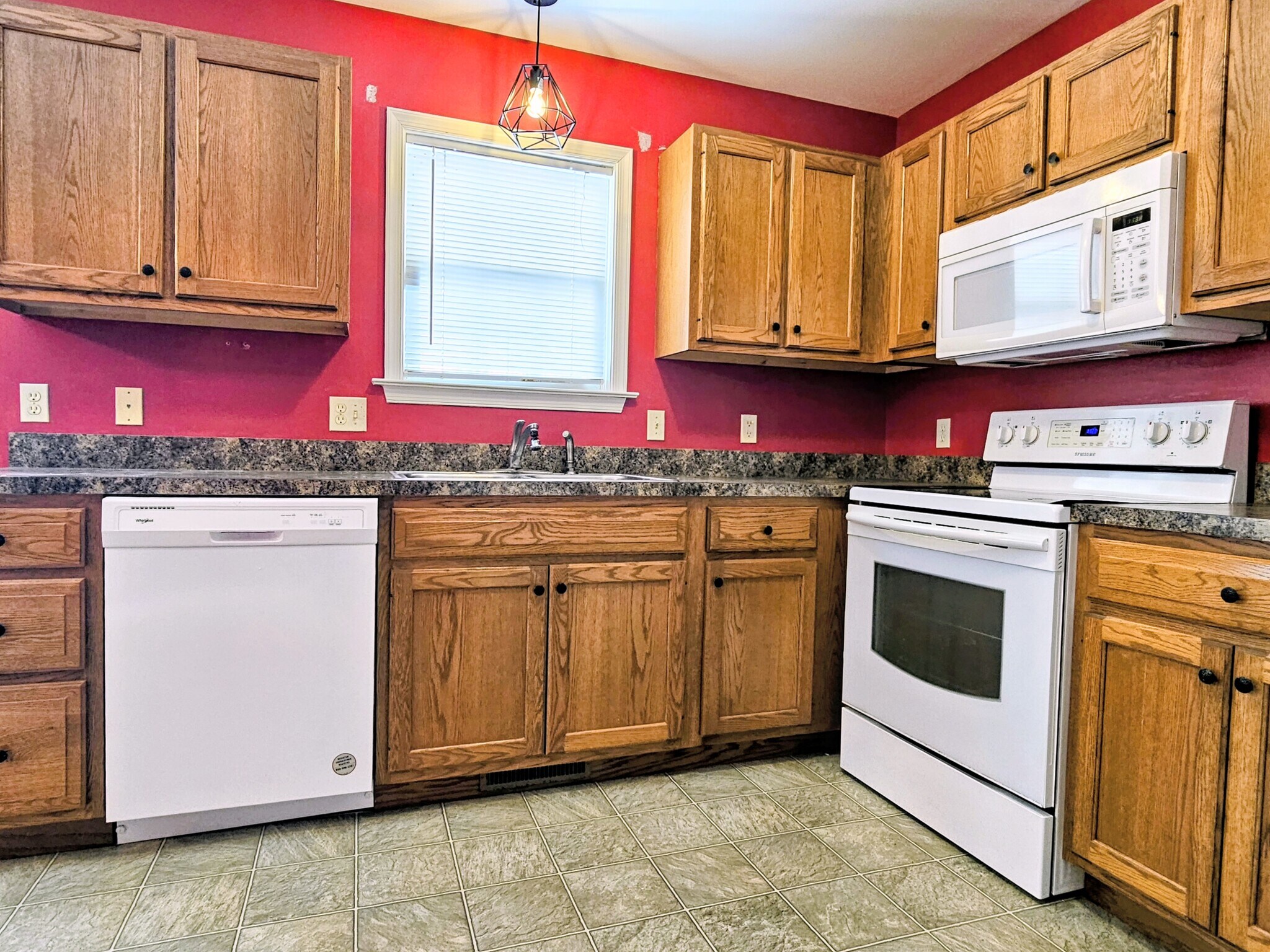 Building Photo - 42 Beverly Dr