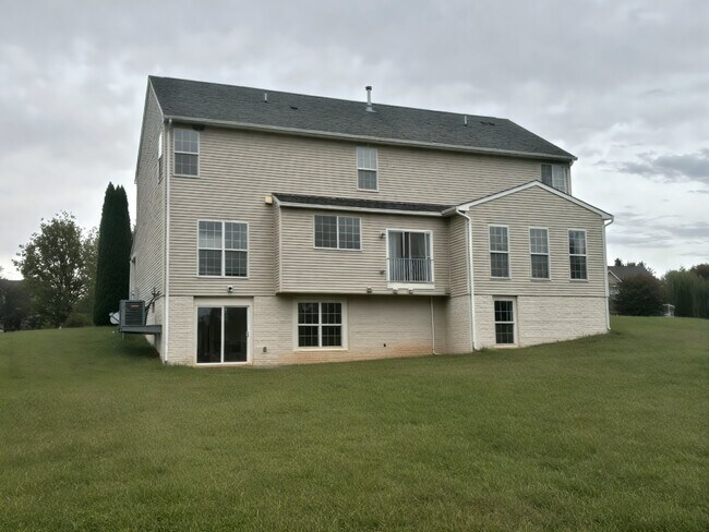 Building Photo - 15024 Burgandine Ave