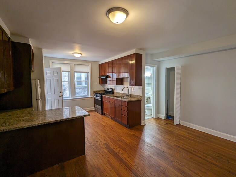 Building Photo - 5029 N Harding Ave