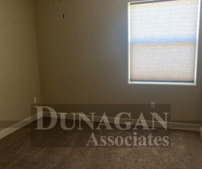 Building Photo - 3 Bedroom, 2 Bath - Partially Furnished!!!