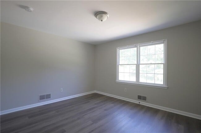 Building Photo - 4732 Valley Dale Dr SW
