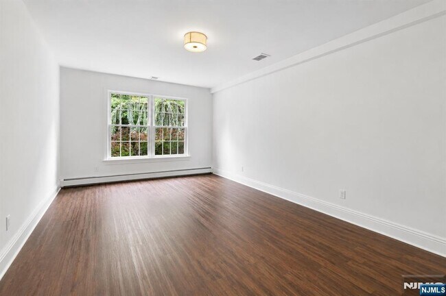 Building Photo - 122 Helen Ct
