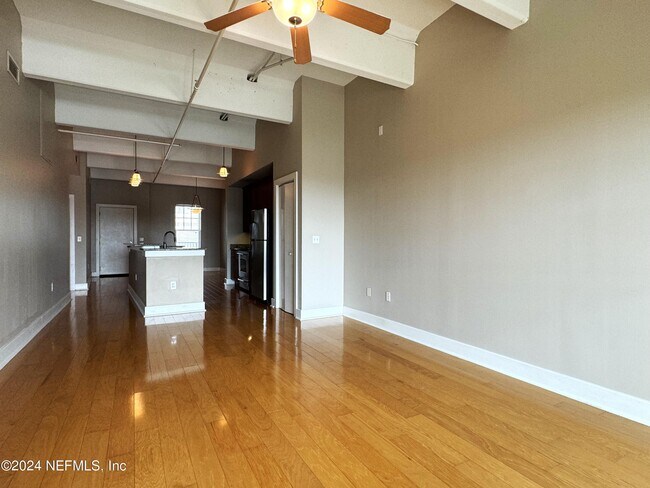 Building Photo - 1661 Riverside Ave