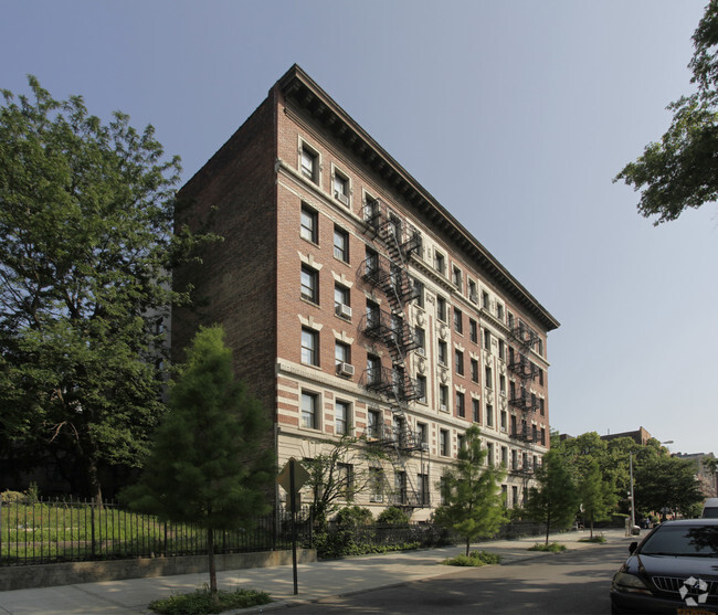 The Belvedere - 400 West 150th Street