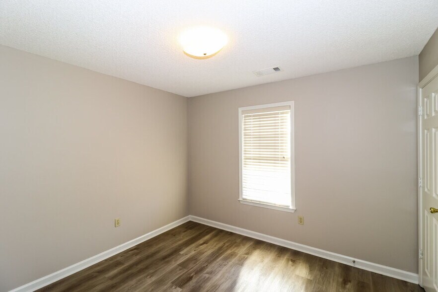 Building Photo - 784 Breeze Way