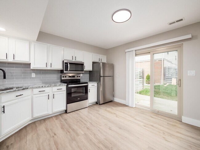 Building Photo - 631 Pebble Pl Dr