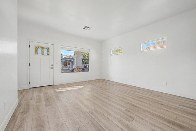 Building Photo - 3533 E Joseph Way