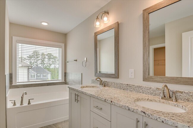 Building Photo - 3207 Wayne Dr