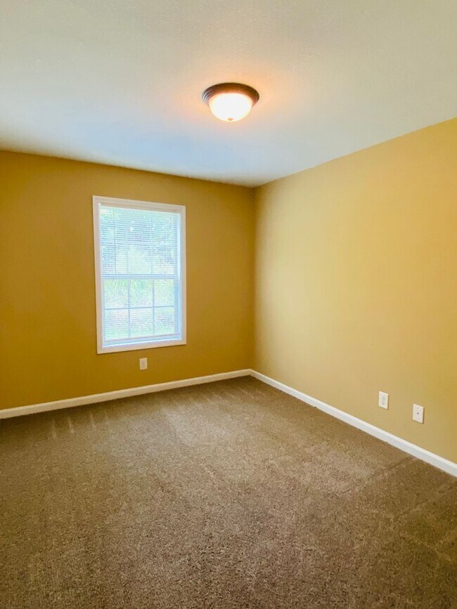 Building Photo - 1725 Thistlewood Dr