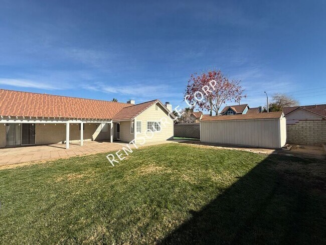 Building Photo - 1940 Simsburry St