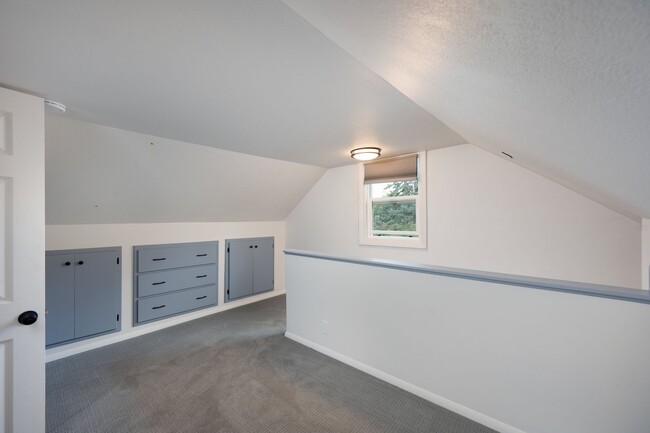 Building Photo - Central Located Remodeled 3 Bedroom Home- ...