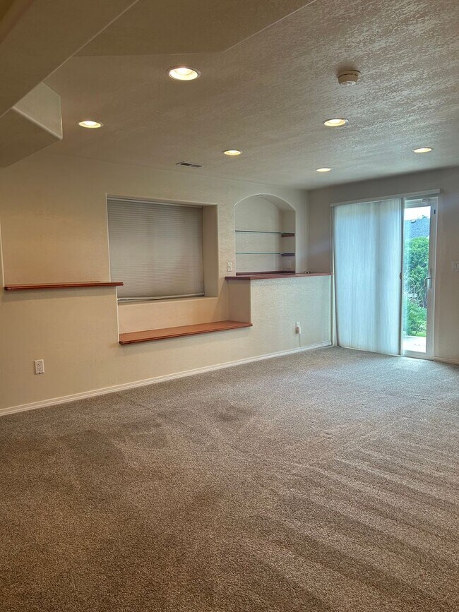 Building Photo - Stunning 2-Story Home With Finished Walk-O...