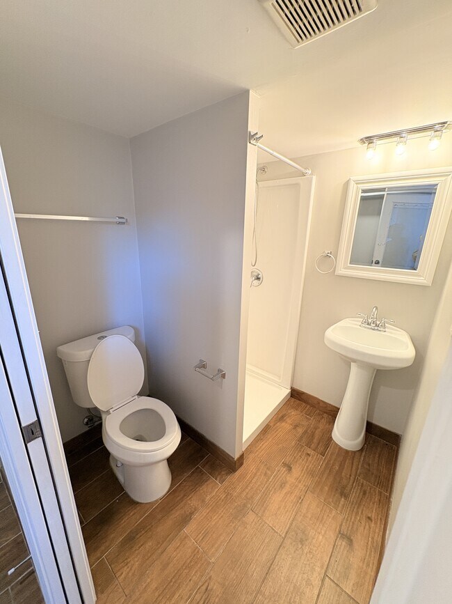 Building Photo - 6655 Garner Ave