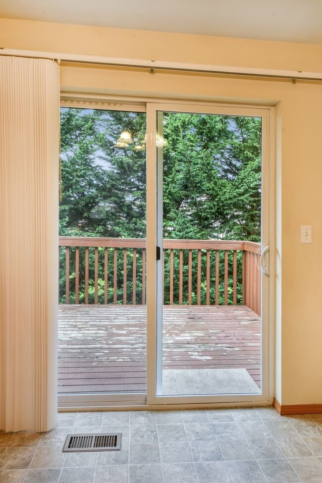 Building Photo - Beautiful Home Located in Coupeville!