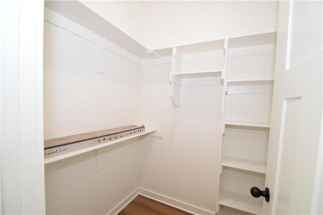 Building Photo - 521 Cosmos St