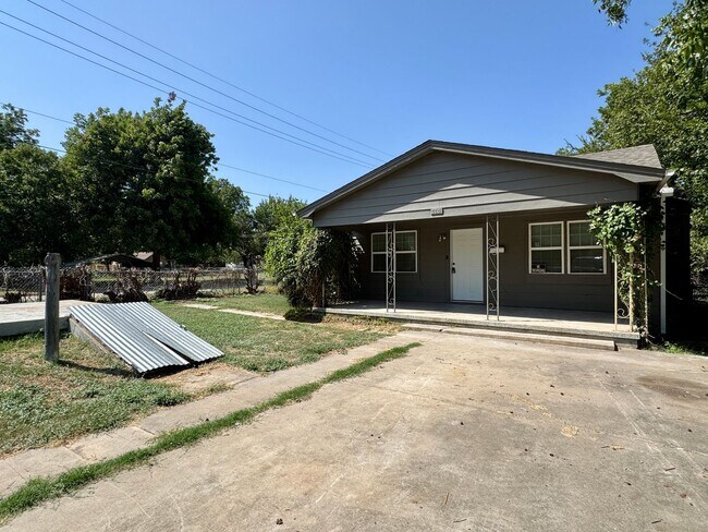 Primary Photo - 315 SW J Ave