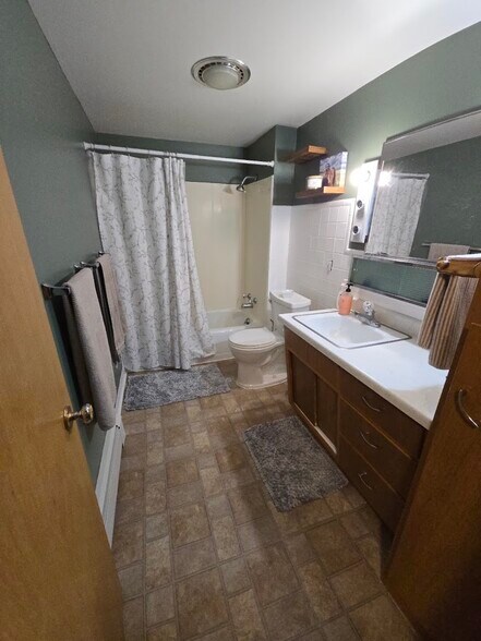 Bathroom - 401 Main St