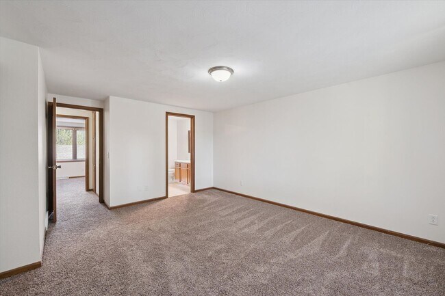 Building Photo - 5427-5433 Glenridge