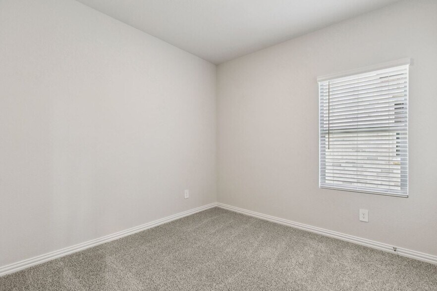 Building Photo - 109 Greenbriar Dr