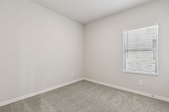 Building Photo - 109 Greenbriar Dr