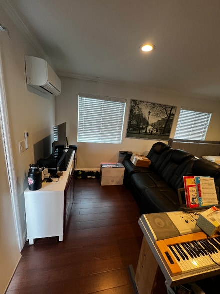 Building Photo - 1042 Garland Dr