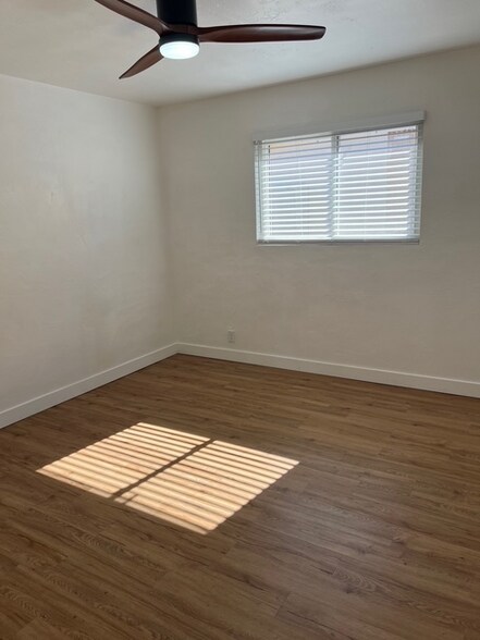 Building Photo - 402 E Las Palmaritas Dr