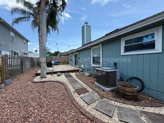 Building Photo - 1695 Evans Dr S