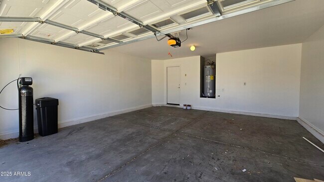 Building Photo - 16782 W Hadley St
