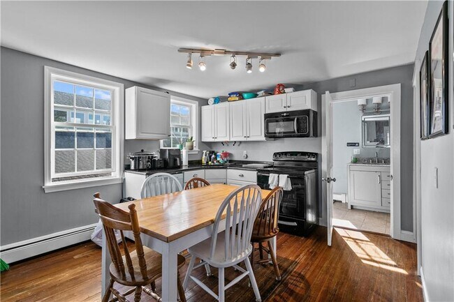 Building Photo - 12 Callender Ave