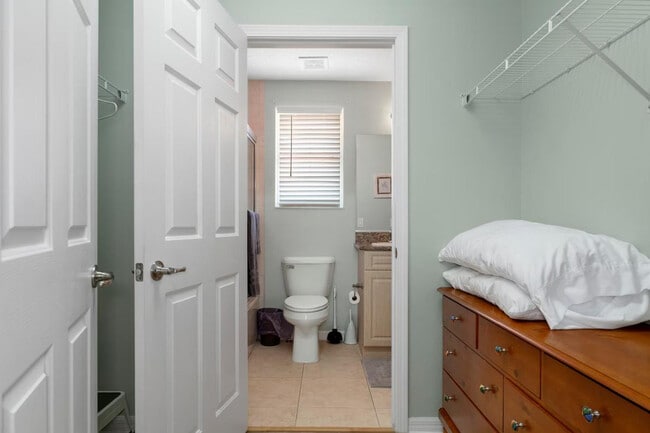 Building Photo - 4 Waterside St